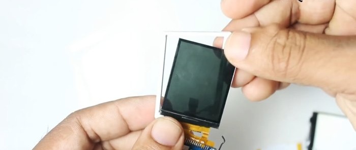 The idea of ​​using an old mobile phone or how to make a simple projector for watching videos