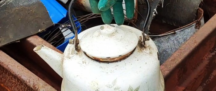 Great idea on how to make a portable stove out of an old kettle