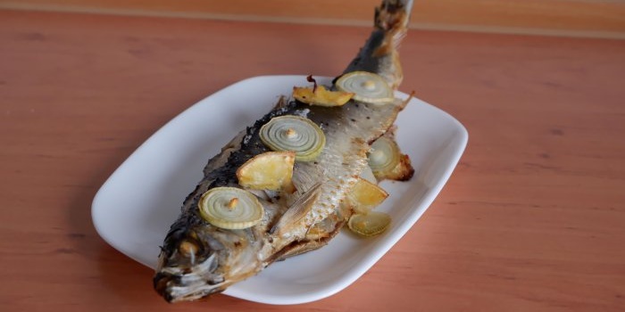 Herring baked in the oven