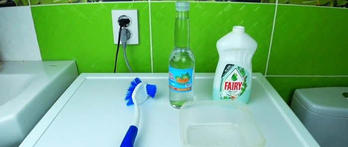 How to easily remove limescale from a toilet without special tools