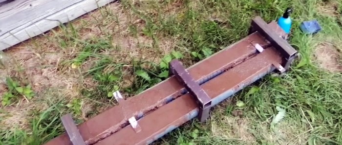 How to make concrete fence posts that are 4 times cheaper than metal ones and more durable