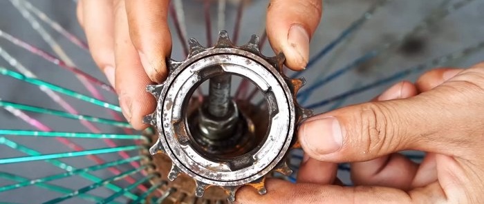 How to make a chain-link tensioner from bicycle parts