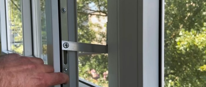 A simple do-it-yourself fixer for a plastic window made from available materials