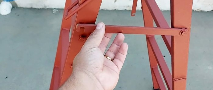 How to make a folding stepladder more reliable than a store-bought one