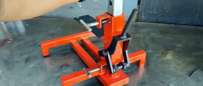 Easy to replicate jack design without gears or hydraulics