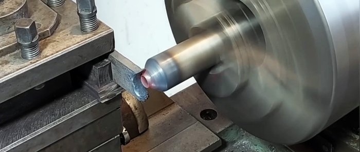 How to roll a pipe and make a beautiful tip using a lathe