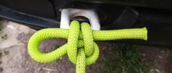 Self-tightening towing knot, untied in one motion