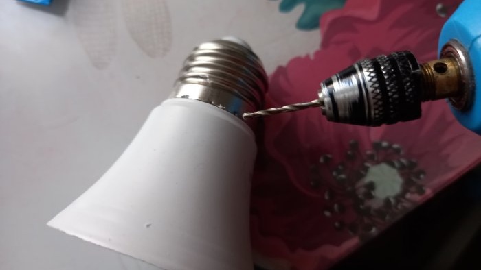 How to make a socket for a room lamp with a 220V remote control