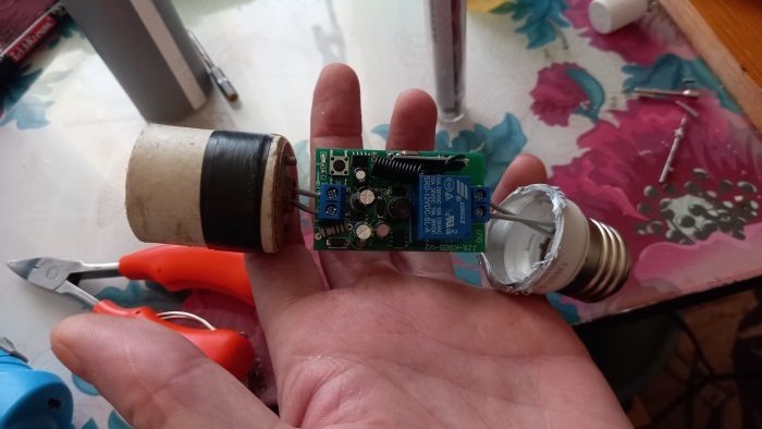 How to make a socket for a room lamp with a 220V remote control