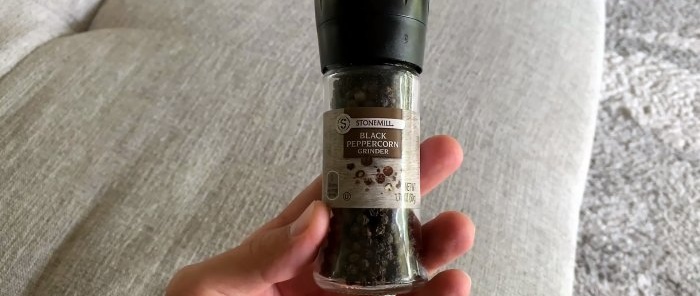 3 Ways to Open a Disposable Spice Grinder