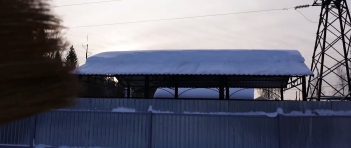 How to clear snow from a high roof with an ordinary rope alone