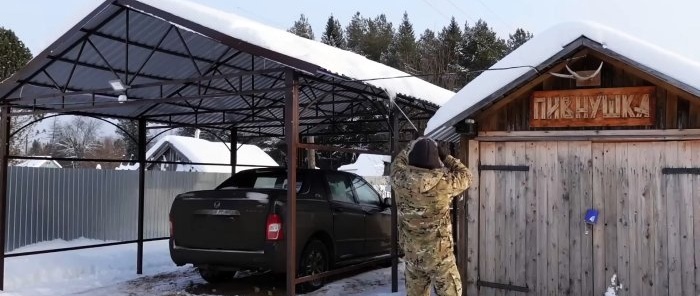 How to clear snow from a high roof with an ordinary rope alone