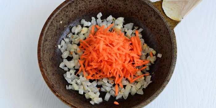 Capelin in tomato sauce