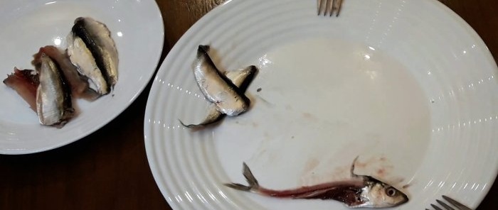 Quickly cut sprat without touching it with your hands