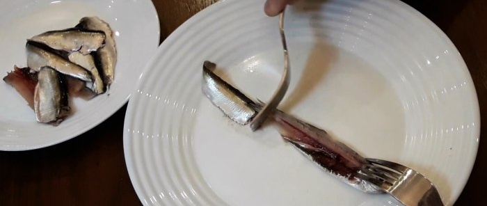 Quickly cut sprat without touching it with your hands