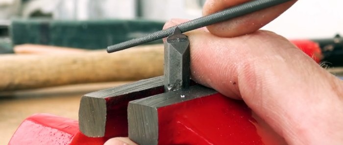 A penny device for easy cutting of PVC pipes