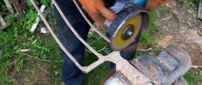 Attachment for cutting tall grass with a trimmer