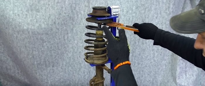 How to make a spring remover from a Zhiguli jack