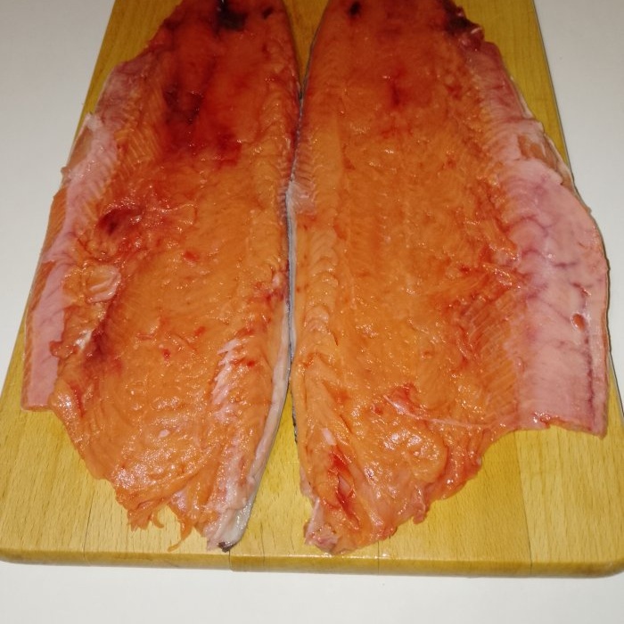 How to prepare two dishes from pink salmon from one fish