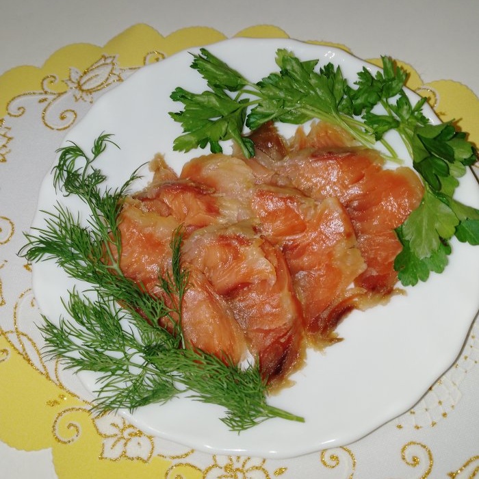 How to prepare two dishes from pink salmon from one fish